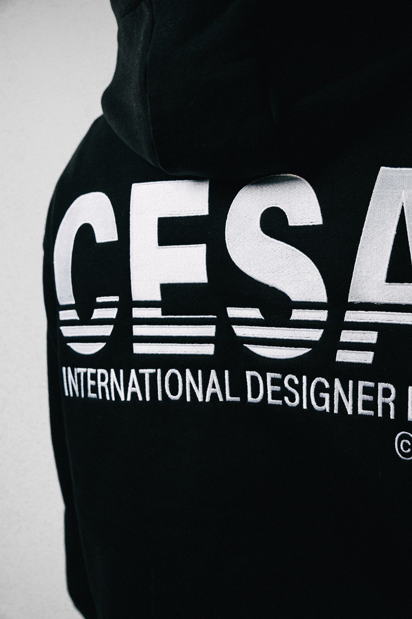 CLASSIC HOODIE "INT. DESIGN LAB" - LIMITED EDITION IN BLACK