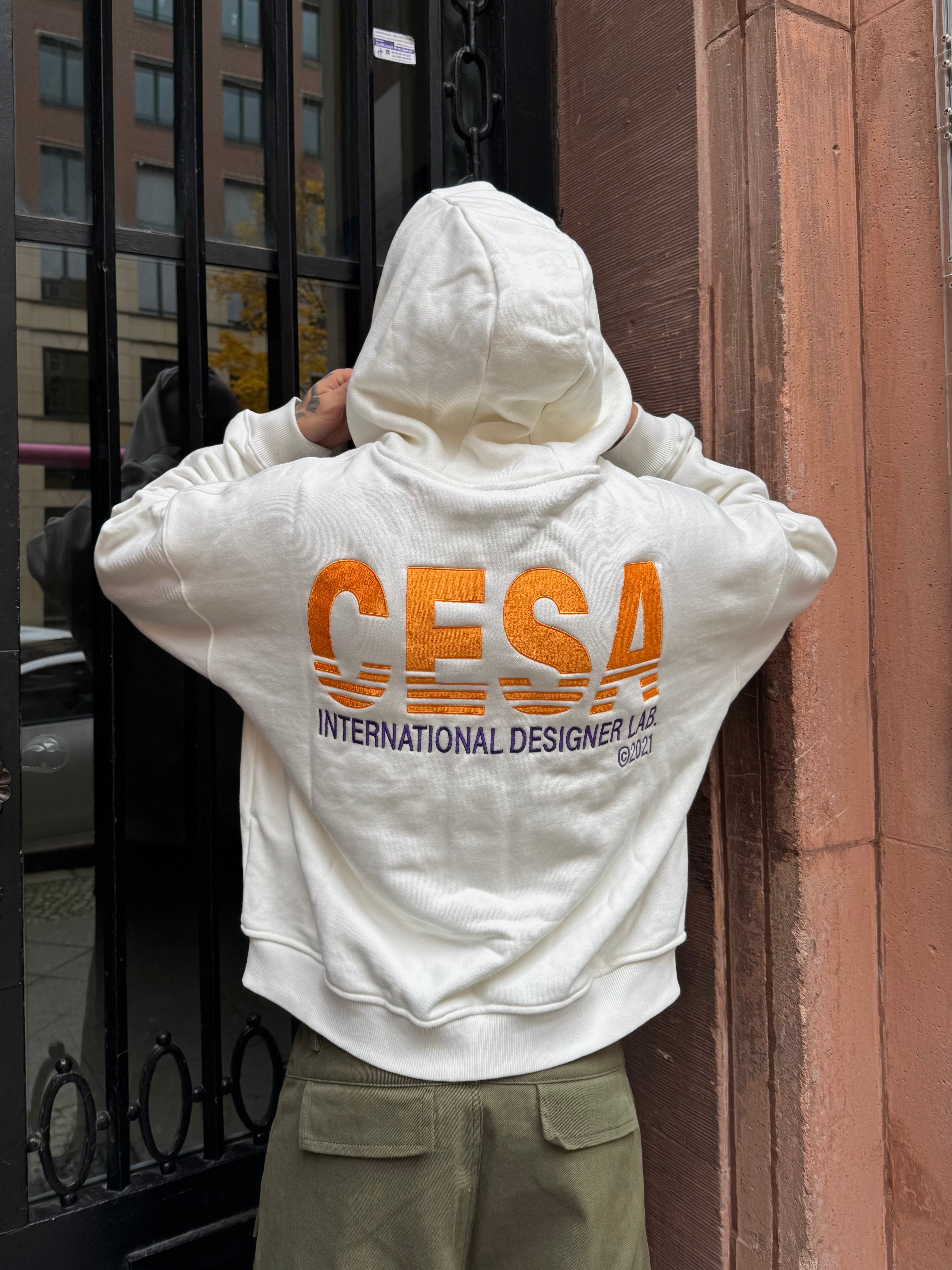 CLASSIC ZIPPER "INT DESIGN LAB" - LIMITED EDITION IN CREAM