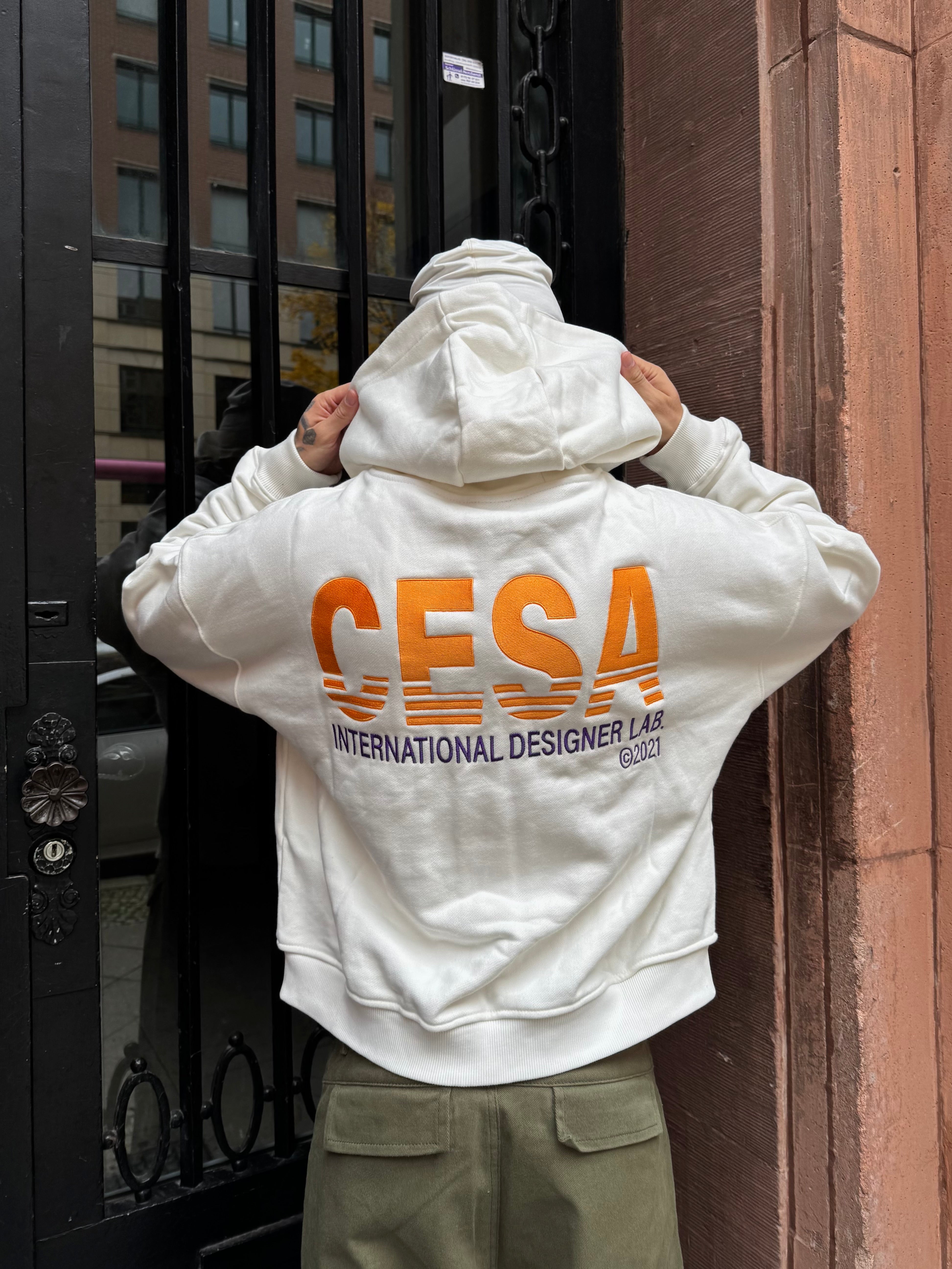 CLASSIC ZIPPER "INT DESIGN LAB" - LIMITED EDITION IN CREAM