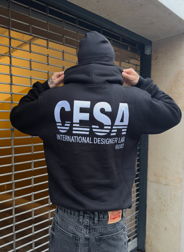 CLASSIC HOODIE "INT. DESIGN LAB" - LIMITED EDITION IN BLACK