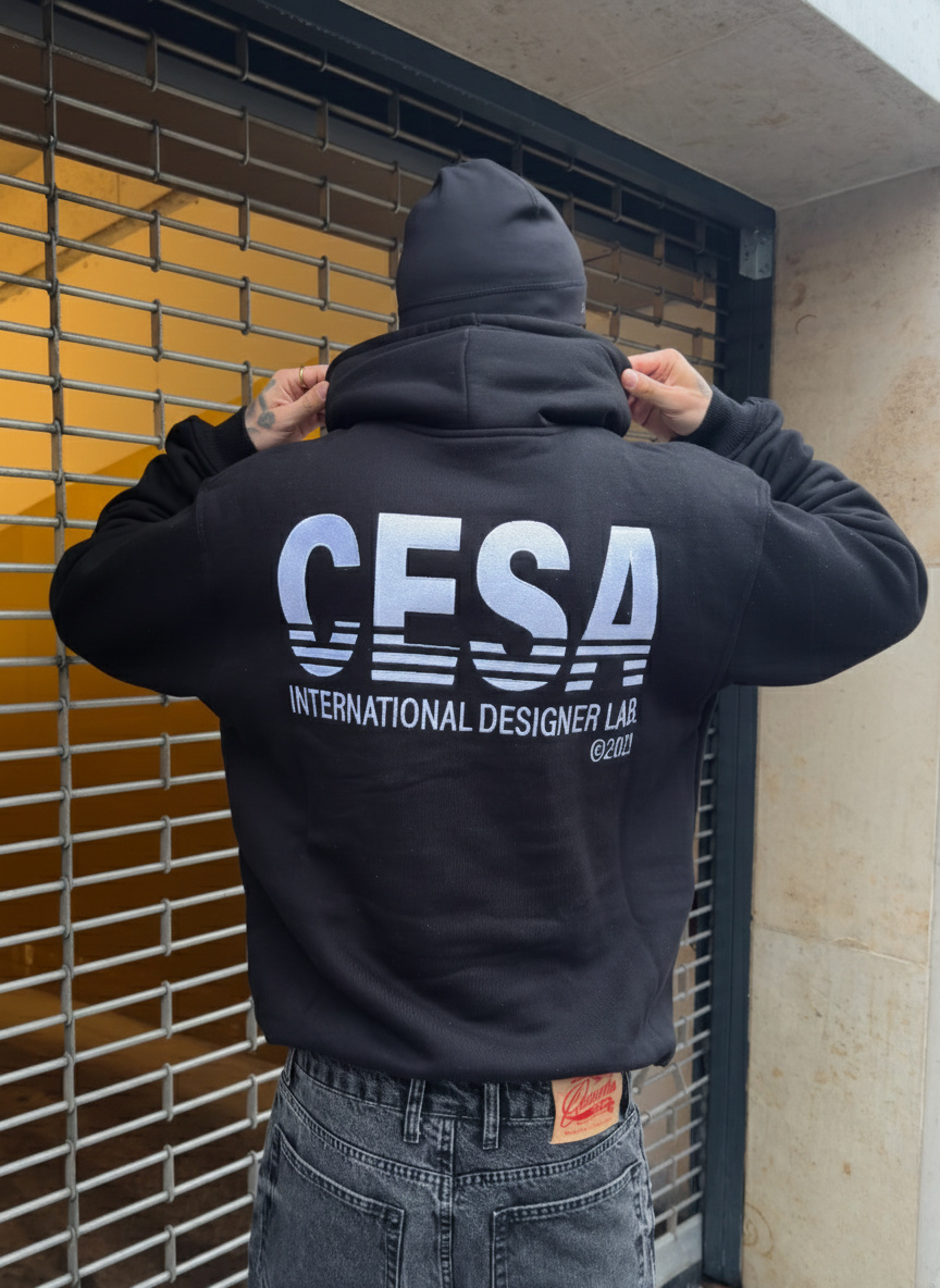 CLASSIC HOODIE "INT. DESIGN LAB" - LIMITED EDITION IN BLACK