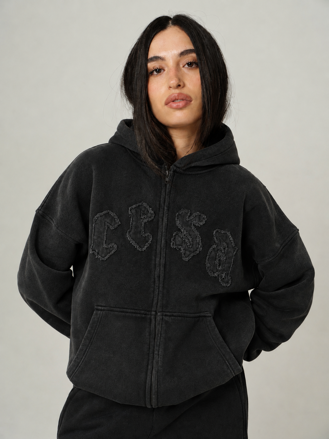 ZIPPER - BLACK ON BLACK