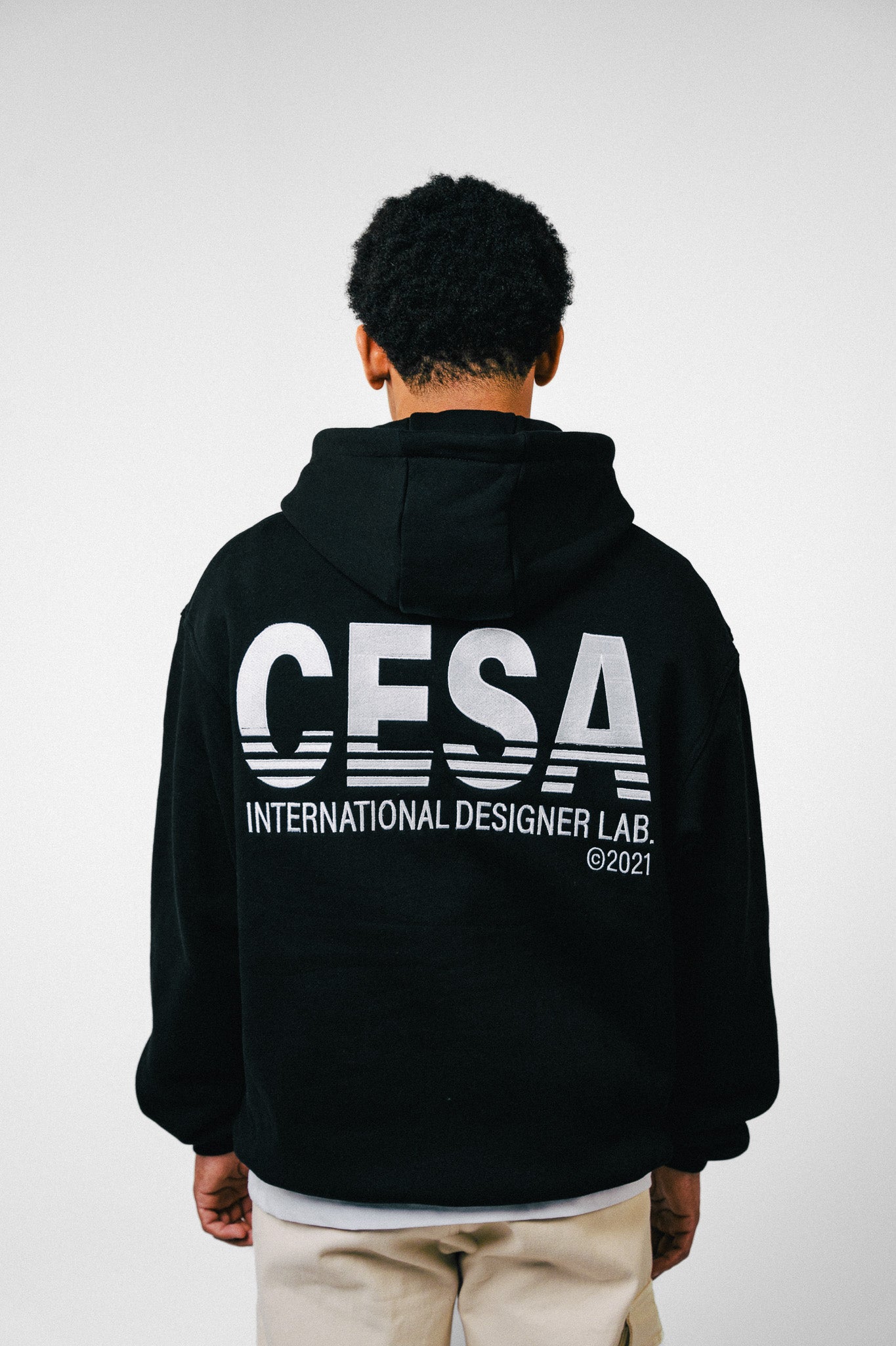 CLASSIC HOODIE "INT. DESIGN LAB" - LIMITED EDITION IN BLACK